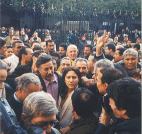 Hamma et Nadia Hammami, entrée du Palais de justice